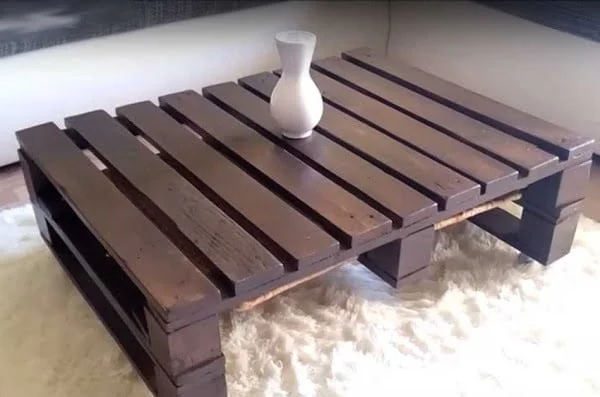 pallet coffee table that's easy to make. A cool project to try at home!