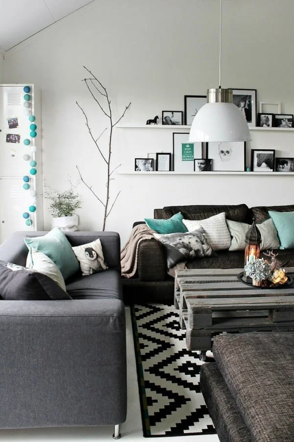 Complementing Modern Living Room Decor Accents