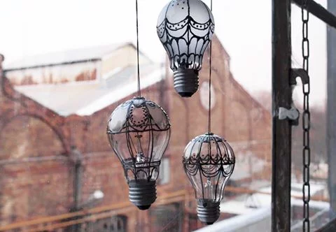 Love the idea of DIY decorative air balloons made of light bulbs