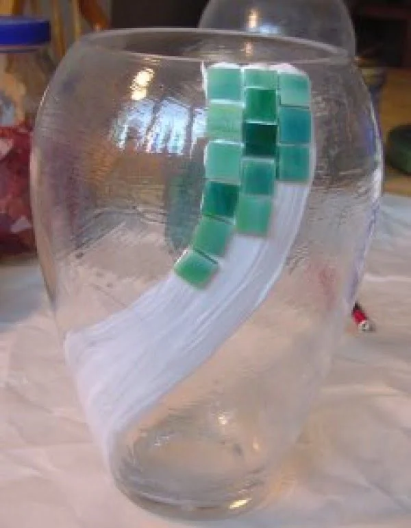 30 Stunning DIY Mosaic Craft Projects for Easy Home Decor - Check out how to make an easy DIY mosaic vase