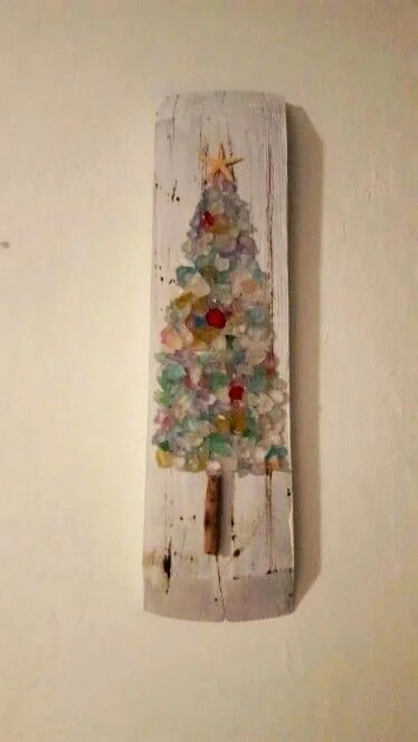 Adorable Christmas decoration DIY with sea glass pebbles