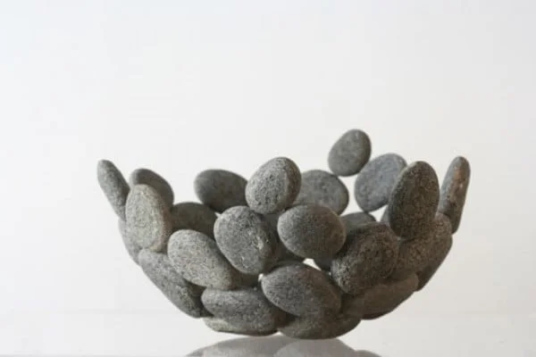 Love the idea of a decorative DIY bowl made of pebbles