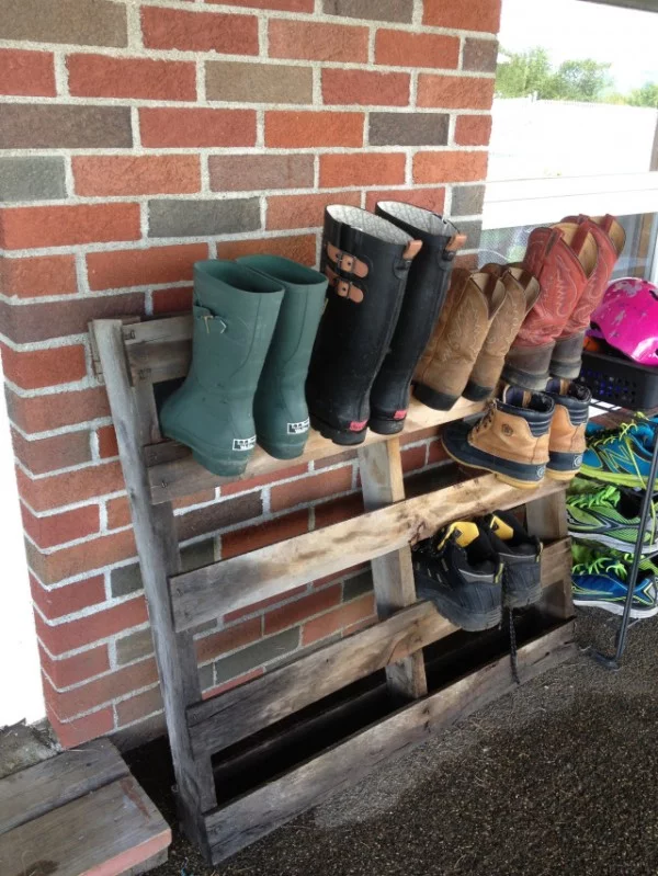 outdoor pallet shoes storage