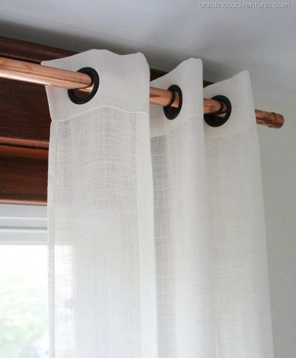 16 Trendy DIY Ideas to Decorate with Copper - Love the idea for a DIY copper curtain rod