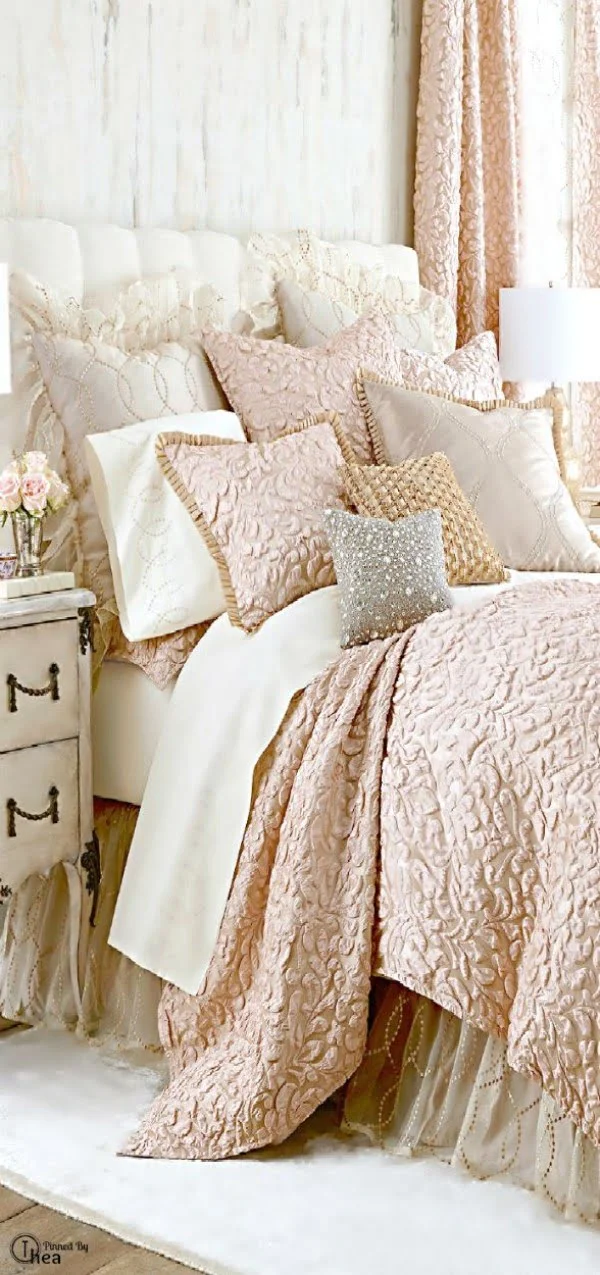 Lovely floral pattern bedding and scabby chic bedroom decor 