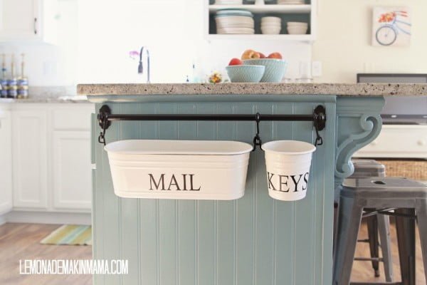 A lovely idea to use buckets to store important small things like mail and keys 