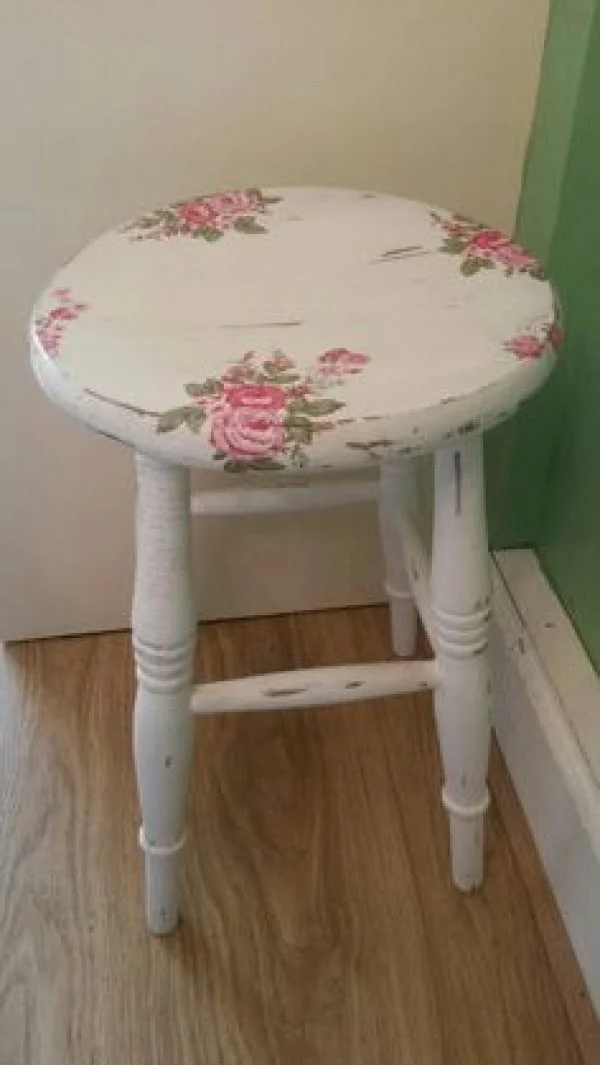 Love the shabby chic vintage stool for bedroom decor 