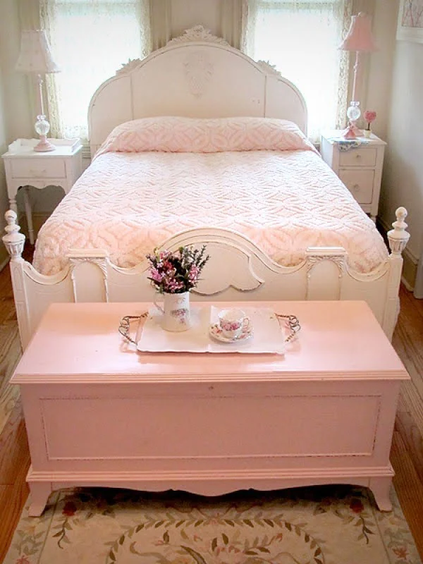 Love the bed end bench/chest for shabby chic bedroom decor 