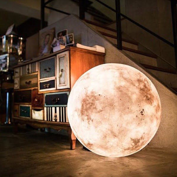 Check out this awesome moon lamp 