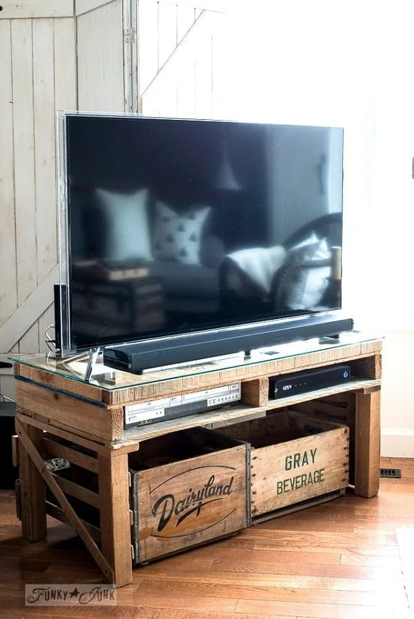 Pallet tv stand