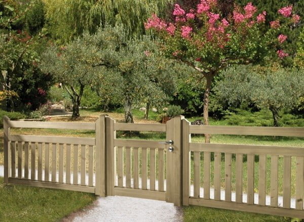 30+ Fancy Wooden Fence Styles and Designs (with Pictures)