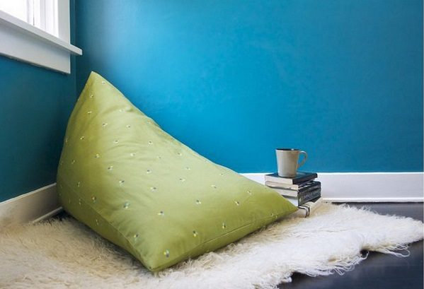 Check out the tutorial how to make a DIY beanbag chair for home decor @istandarddesign