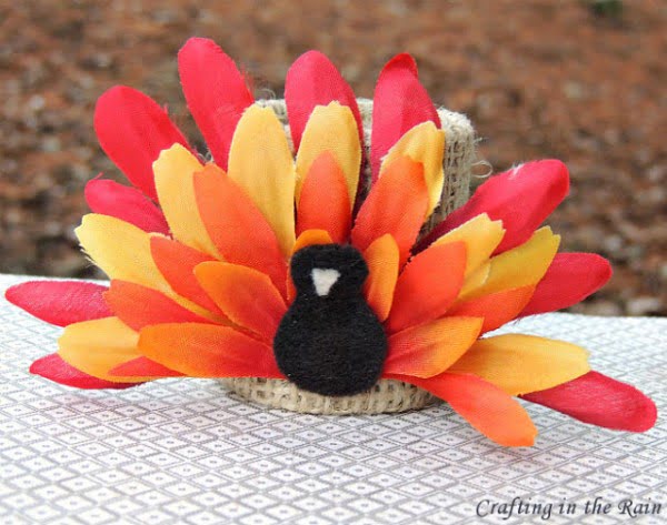 Check out this easy #DIY flower turkey idea for your #Thanksgiving table #crafts #rustic #centerpiece @istandarddesign