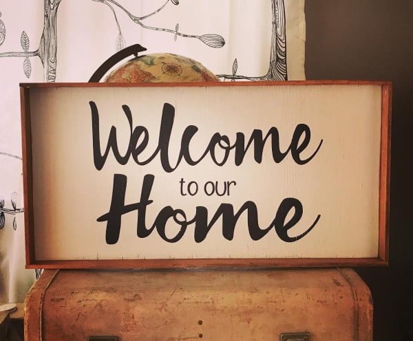 30 Cool Cricut Project Ideas That You Can Use in Home Decor - Love this  welcome home sign   