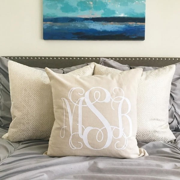 30 Cool Cricut Project Ideas That You Can Use in Home Decor - Love this  accent pillow   