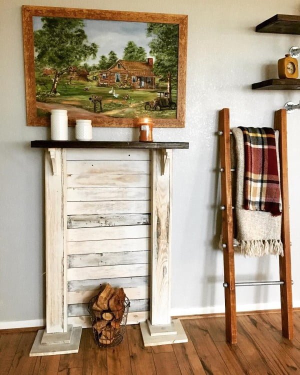 The mantel and blanket ladder - that seem to be the top must-have items in  decor. Love it!  