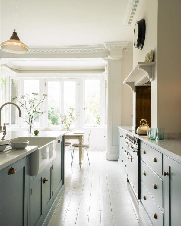 You have to see these blue kitchen cabinets and decor with classic accents. Love it!