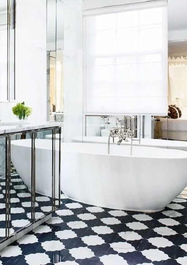 Going for the classy look with whites, checkered floor and metallics. Love this!    