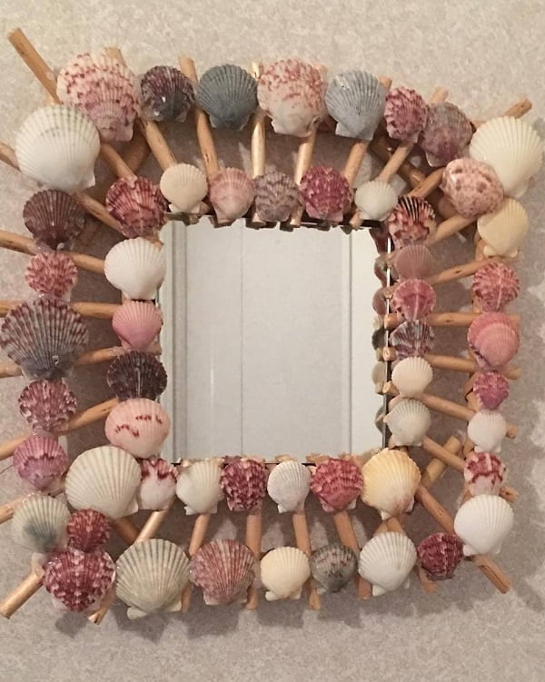 #Rustic coastal #homedecor accent. Love this #DIY sea shell mirror!