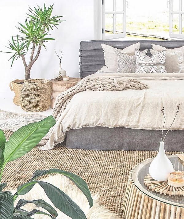 Love the natural sisal rug and the #rustic coastal look here #homedecor