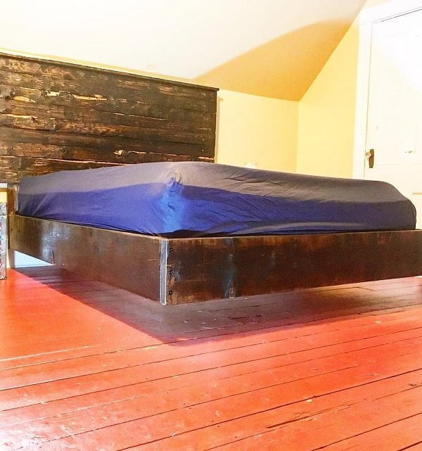 So much  goodness in this  floating bed design. Love it!    