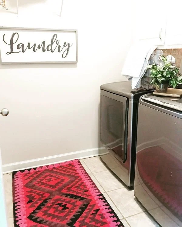 100 Fabulous Laundry Room Decor Ideas You Can Copy - Check out this simple but powerful laundry room decor idea. Love it!