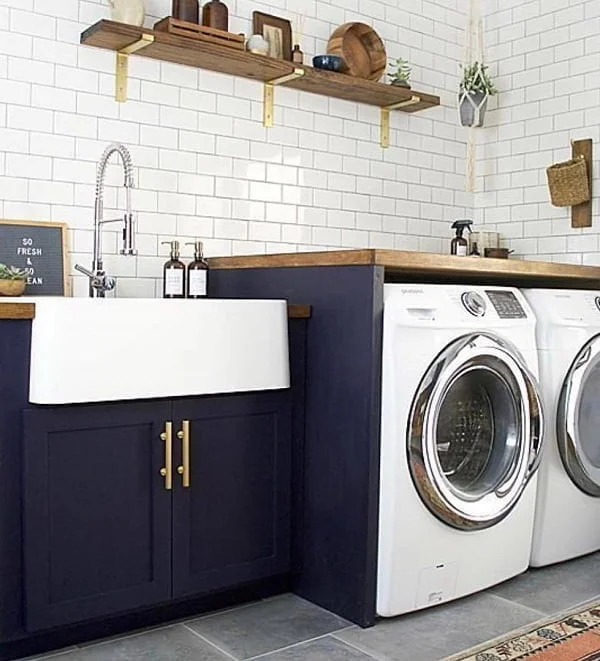 100 Fabulous Laundry Room Decor Ideas You Can Copy - Check out this laundry room decor idea with subway tile. Love this!