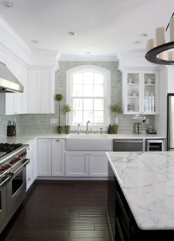  kitchen decor idea with marble countertops. Love it!  