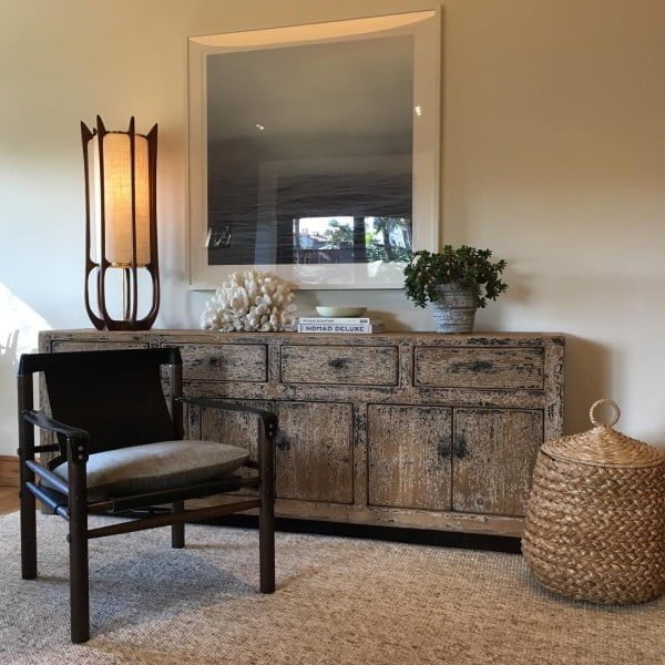 California chic decor idea with a hang knotted rug. Love it!
