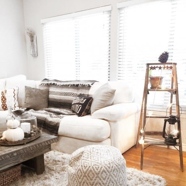California chic decor idea with a ladder shelf. Love it!