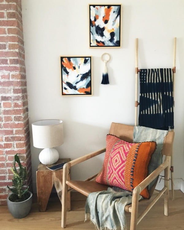 California chic decor idea with bohemian accents. Love it!
