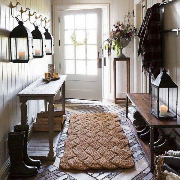 modern  entryway decor idea with a woven rug. Love it!  