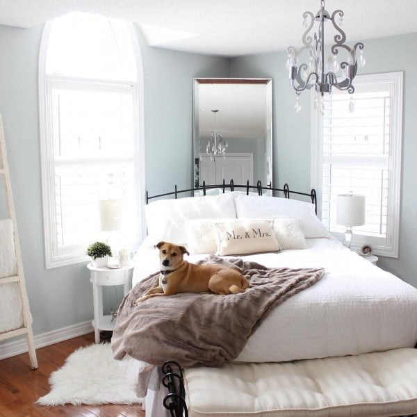 modern  bedroom decor idea with a headboard mirror. Love it!  