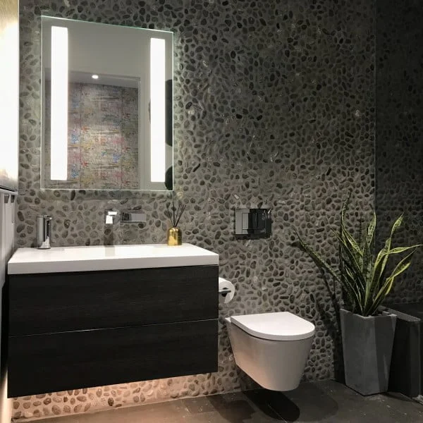 You have to see this bathroom decor idea with pebble tile walls that will turn your bathroom into SPA!  