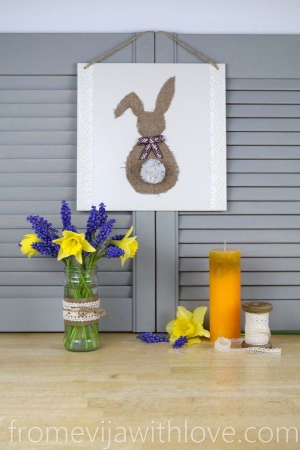 Check out this cute #Easter decor idea with an #EasterBunny sign. Love it! #HomeDecorIdeas