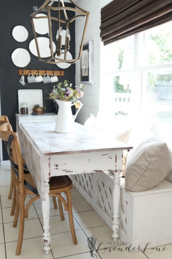  dining area decor idea with vintage table. Love it!  