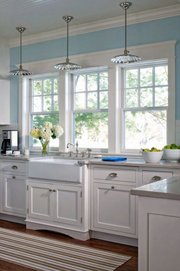  kitchen decor idea with a stripe runner. Love it!  