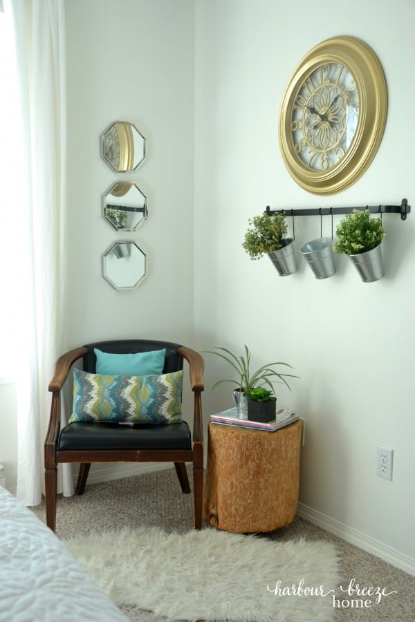  decor idea with a tree stump side table. Love it!  