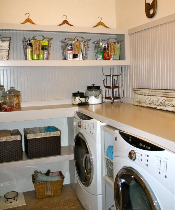 100 Fabulous Laundry Room Decor Ideas You Can Copy - You have to see this laundry room decor idea with built-in shelves. Love it!