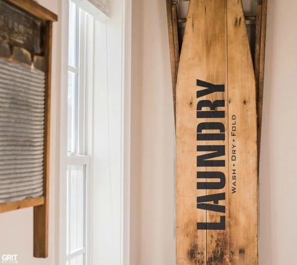 100 Fabulous Laundry Room Decor Ideas You Can Copy - You have to see this laundry room decor idea with a wall sign. Love it!