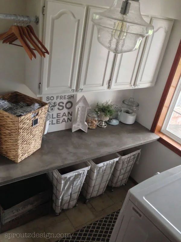 100 Fabulous Laundry Room Decor Ideas You Can Copy - You have to see this laundry room decor idea with industrial and modern farmhouse accents. Love it!