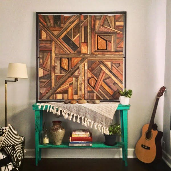 You have to see this  wall decor idea with a wooden collage. Love it! 