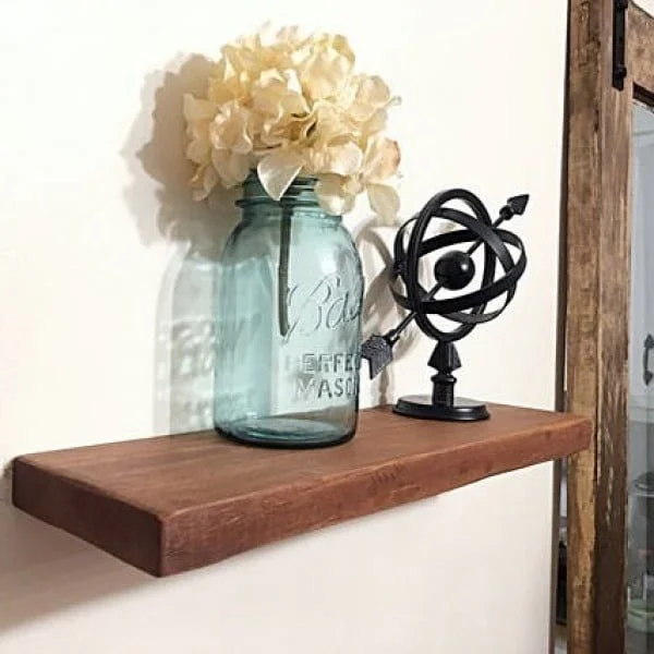 You have to see this  wall decor idea with mason jars. Love it! 