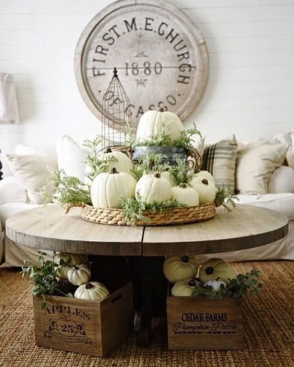You have to see this  wall decor idea with an oversize  sign. Love it! 