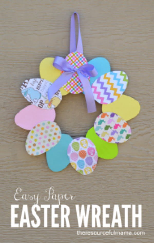 Check out this cute #Easter decor idea with paper egg wreath. Love it! #HomeDecorIdeas