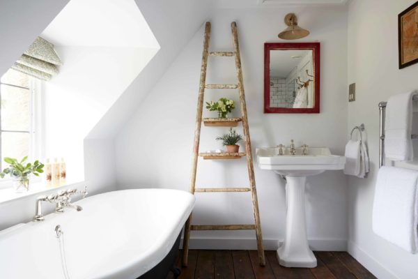 100 Cozy Rustic Farmhouse Bathroom Decor Ideas You Can Easily Copy - You have to see this bathroom decor idea with ladder-like shelves and wooden flooring. Love it!  