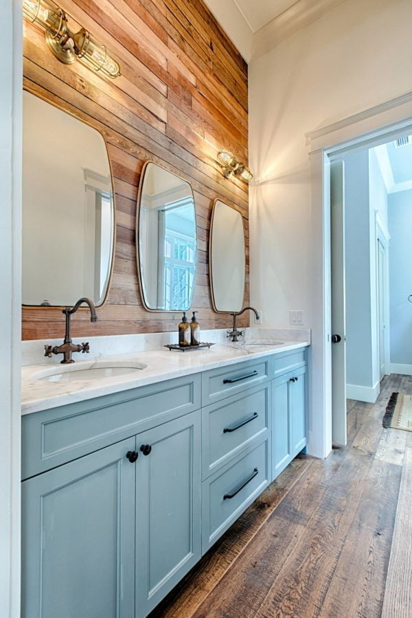 100 Cozy Rustic Farmhouse Bathroom Decor Ideas You Can Easily Copy - You have to see this bathroom decor idea with claw-foot bathtub and original marble countertops. Love it!  