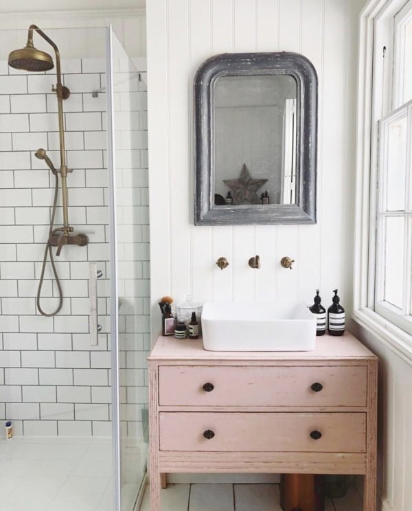 100 Cozy Rustic Farmhouse Bathroom Decor Ideas You Can Easily Copy - You have to see this bathroom decor idea with brass shower head and bowl-inspired sink. Love it!  