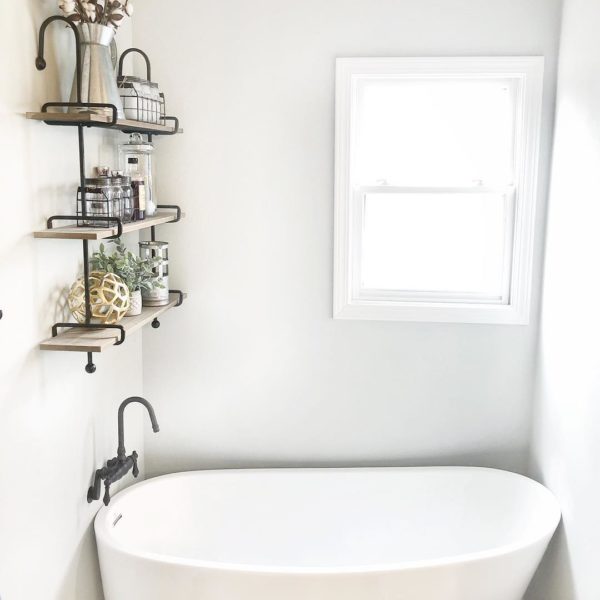 100 Cozy Rustic Farmhouse Bathroom Decor Ideas You Can Easily Copy - You have to see this bathroom decor idea with nostalgic metal bathtub faucet and glass storage jars. Love it!  