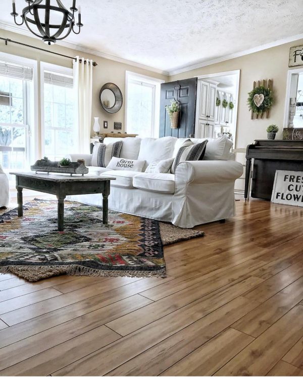 living room decor idea with double-layered carpeting and multiple door entrances. Love it!